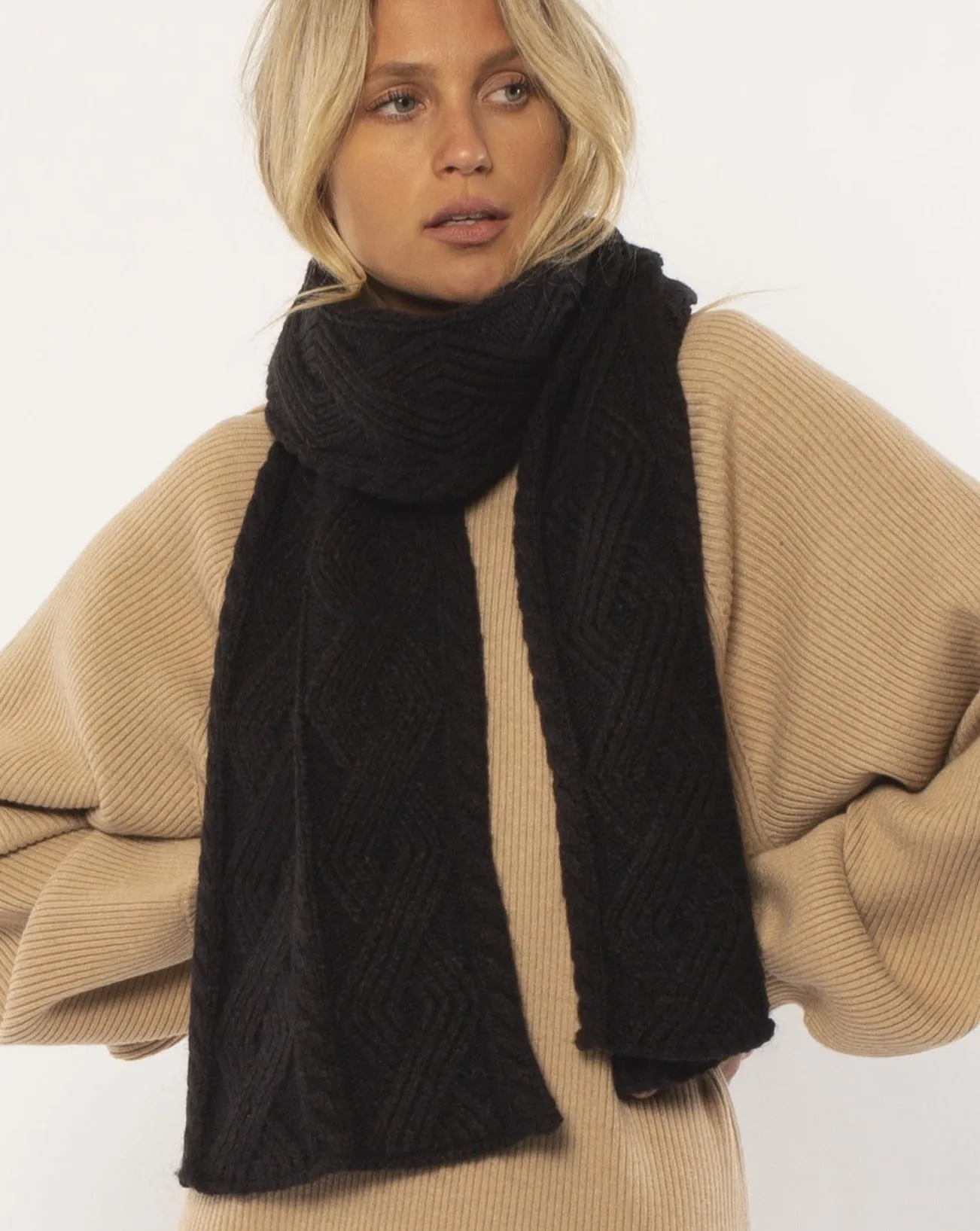 JOAN KNIT SCARF