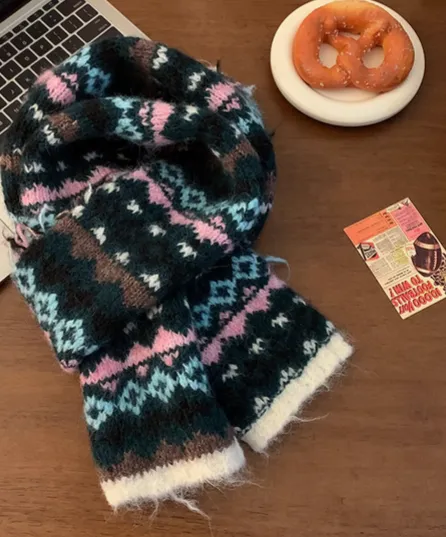 Retro Knit Christmas Scarf