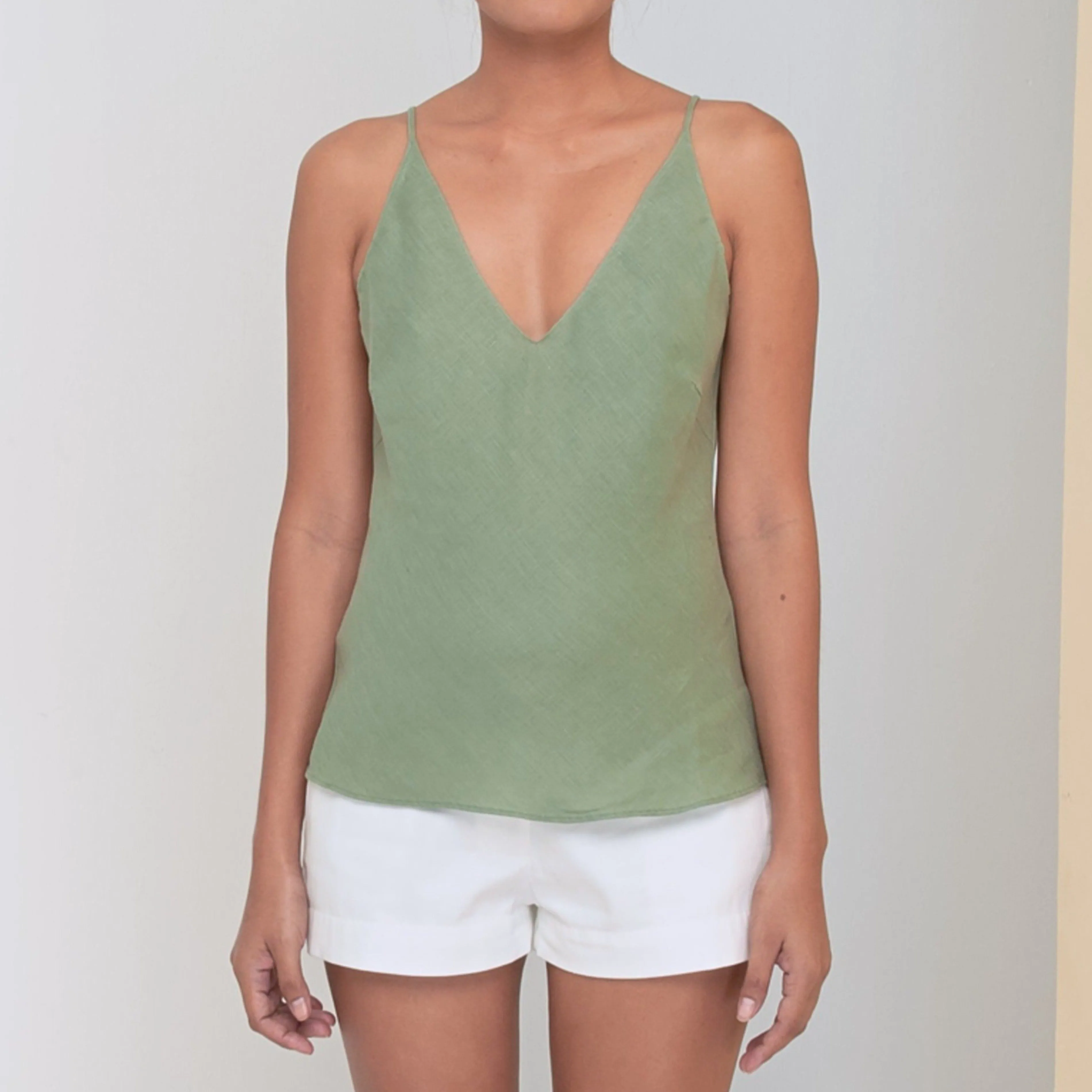 RINKI V CAMISOLE - Linen | Light Olive Green
