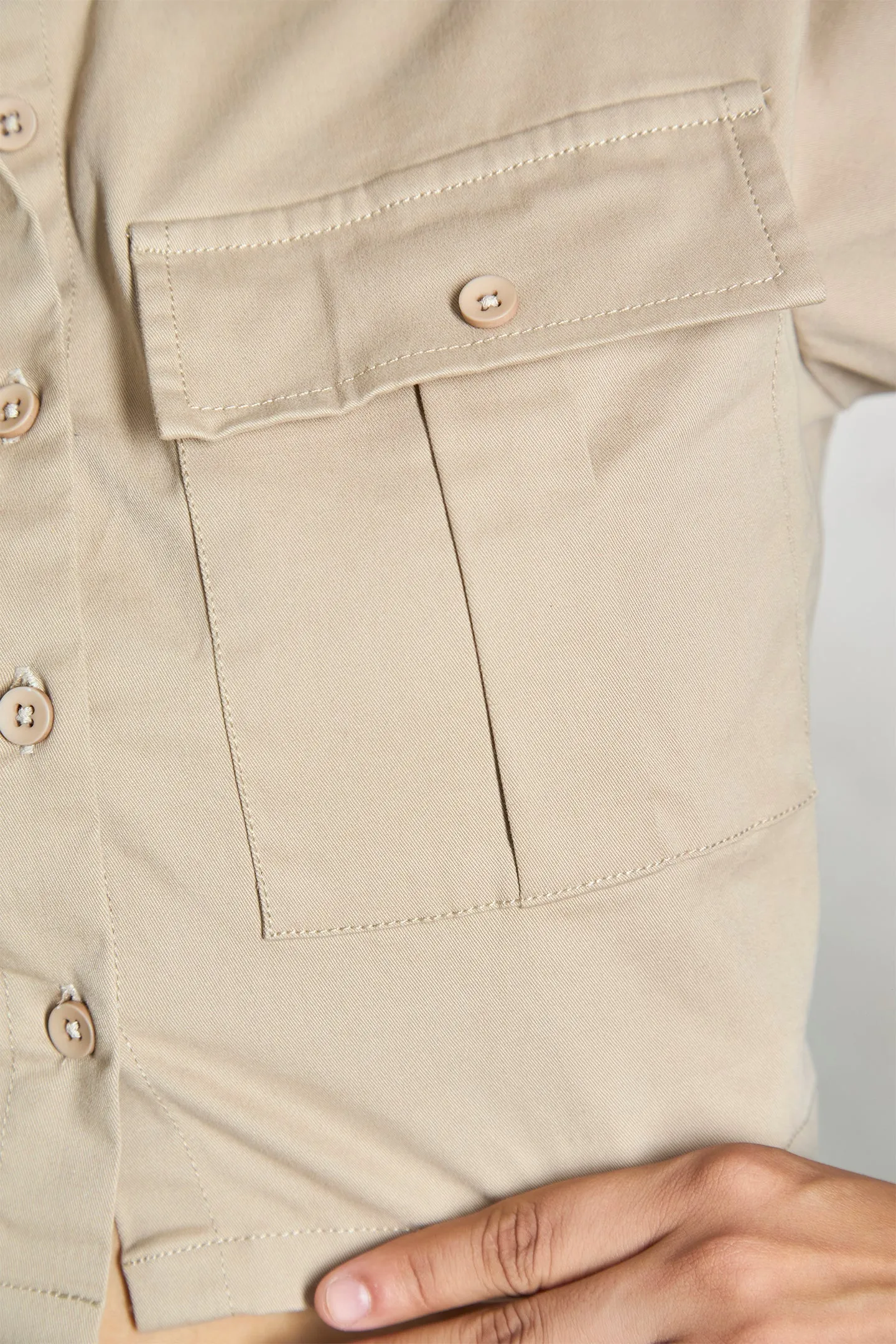 Spark|Cotton Buckle-Up Crop Shirt